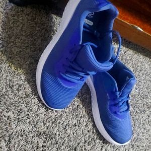 Woman's athletic works tennis shoes with memory foam